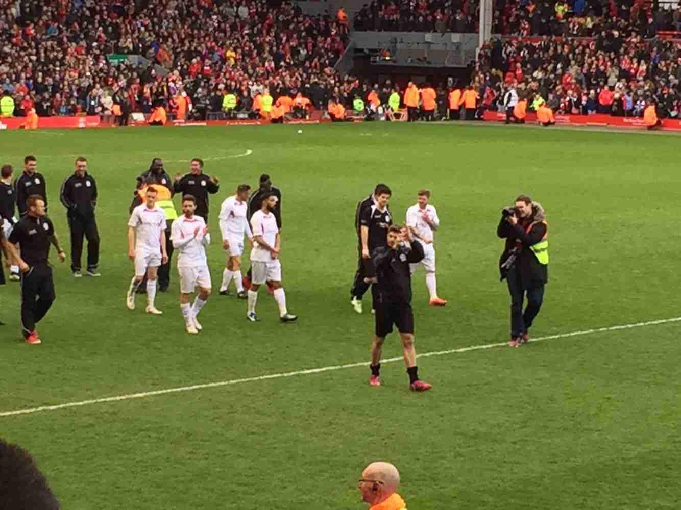 获黄金球拍仅10天，28岁樊振东再迎喜讯，努力多年成父亲最大骄傲