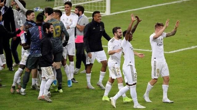 足球英超领头羊遭遇伤病危机，后卫告急（英超榜首球队陷入伤病潮，防线告急）