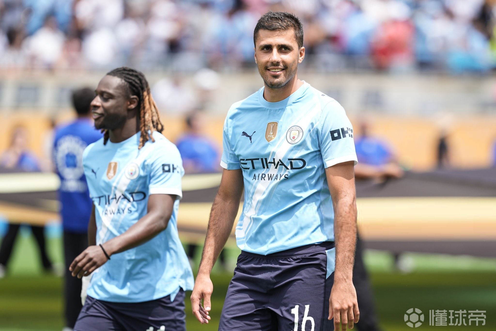 11球5助惊艳一赛季！王钰栋获2025年中超最佳青年球员（凭借11球5助的高光数据，王钰栋荣膺2025中超最佳青年球员）