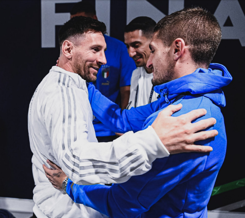 科曼：诺阿-朗和我说，那不勒斯季前28天集训他从没见过球