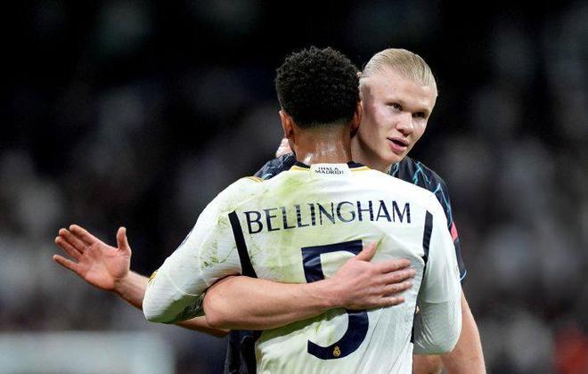 德甲生涯第10次戴帽，凯恩赛后将比赛用球带走收藏（凯恩德甲生涯第10次上演帽子戏法，赛后捧走比赛用球留作纪念）