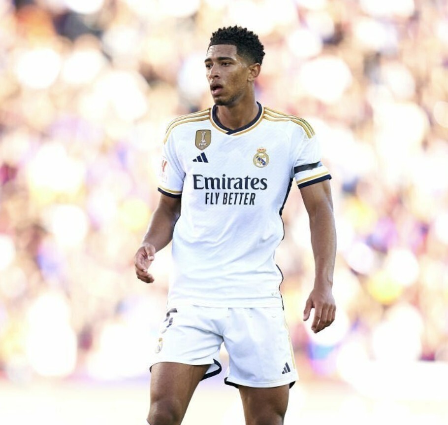 32岁津门虎王牌队长正式转会上港，亚冠首轮亮相柔佛引关注（32岁津门虎王牌队长官宣加盟上港，亚冠首轮对阵柔佛成焦点）