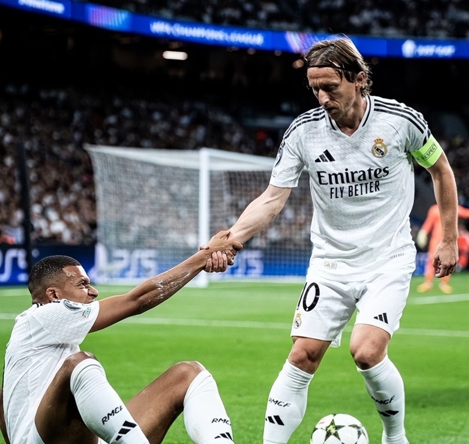 森保一：我们进了一个非常艰难的小组，对阵谁都要完美发挥