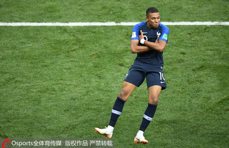 马德兴：中国足球受冷遇因成绩没突破，地方超火爆是大众怒其不争（马德兴：中国足球因成绩停滞遭冷落，地方热度背后是公众对其不争气的怒火）