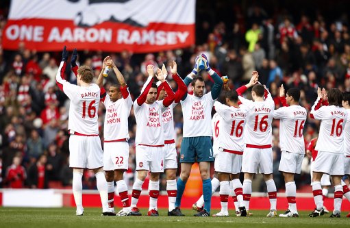 亚冠生死战：柔佛魔鬼主场围剿残阵海港 达席尔瓦PK奥斯卡成破局关键（亚冠决战夜：柔佛魔域压境残阵海港 达席尔瓦对决奥斯卡成胜负手）