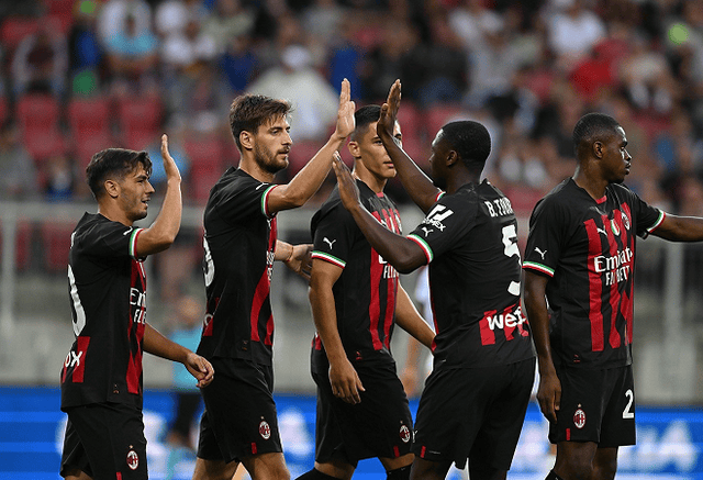 西媒：拉菲尼亚成巴萨非卖品，本赛季欲率队夺欧冠+世界杯