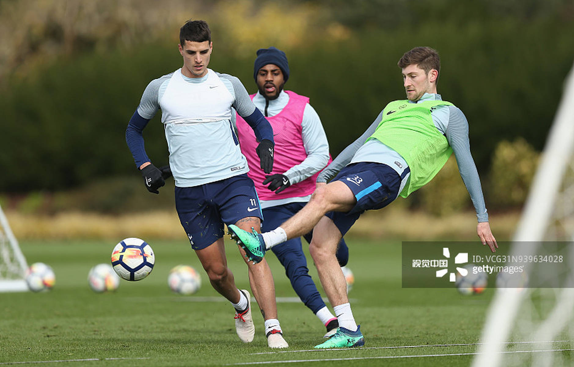 4-0横扫！意甲榜首易主，国米挤掉米兰，法布雷加斯惨败（4-0完胜！意甲头名易位，国米力压米兰，法布雷加斯吞惨败）