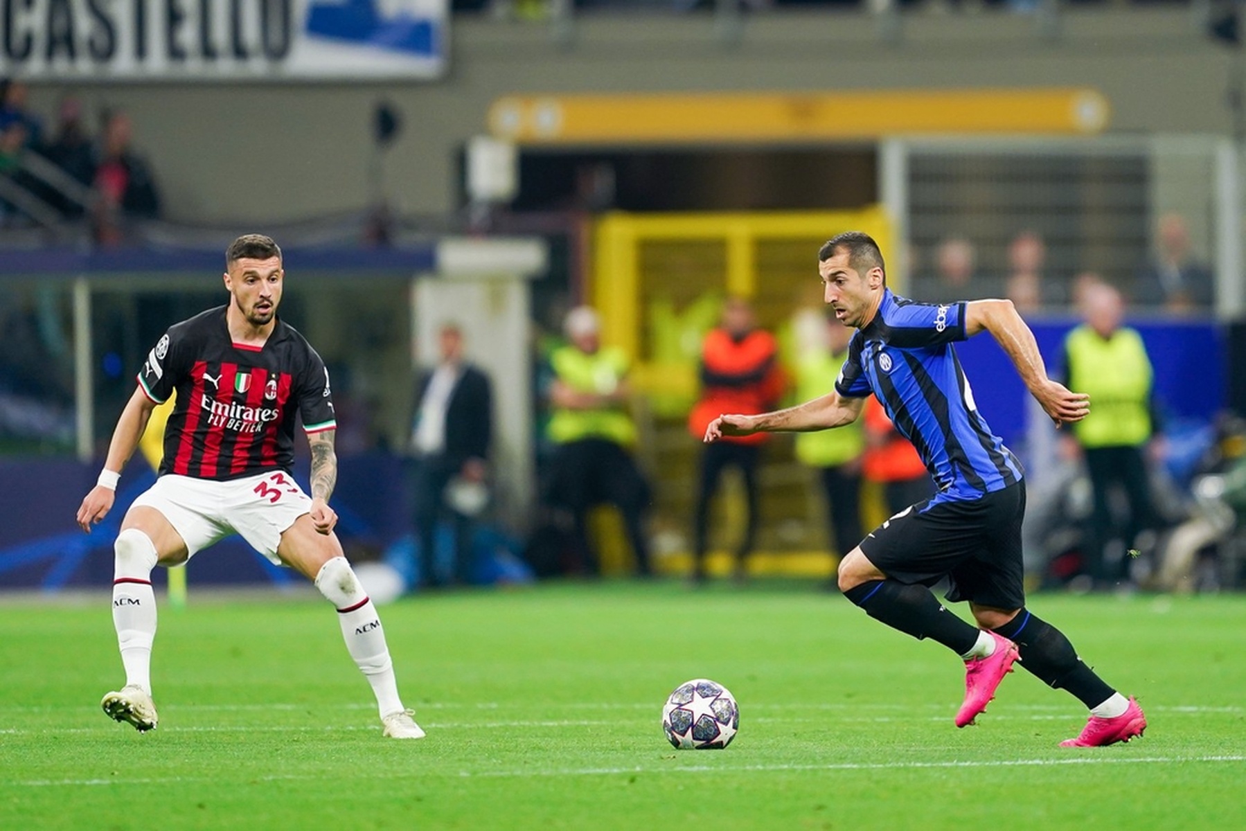 老队友见面，埃泽和奥利塞赛后交换了球衣