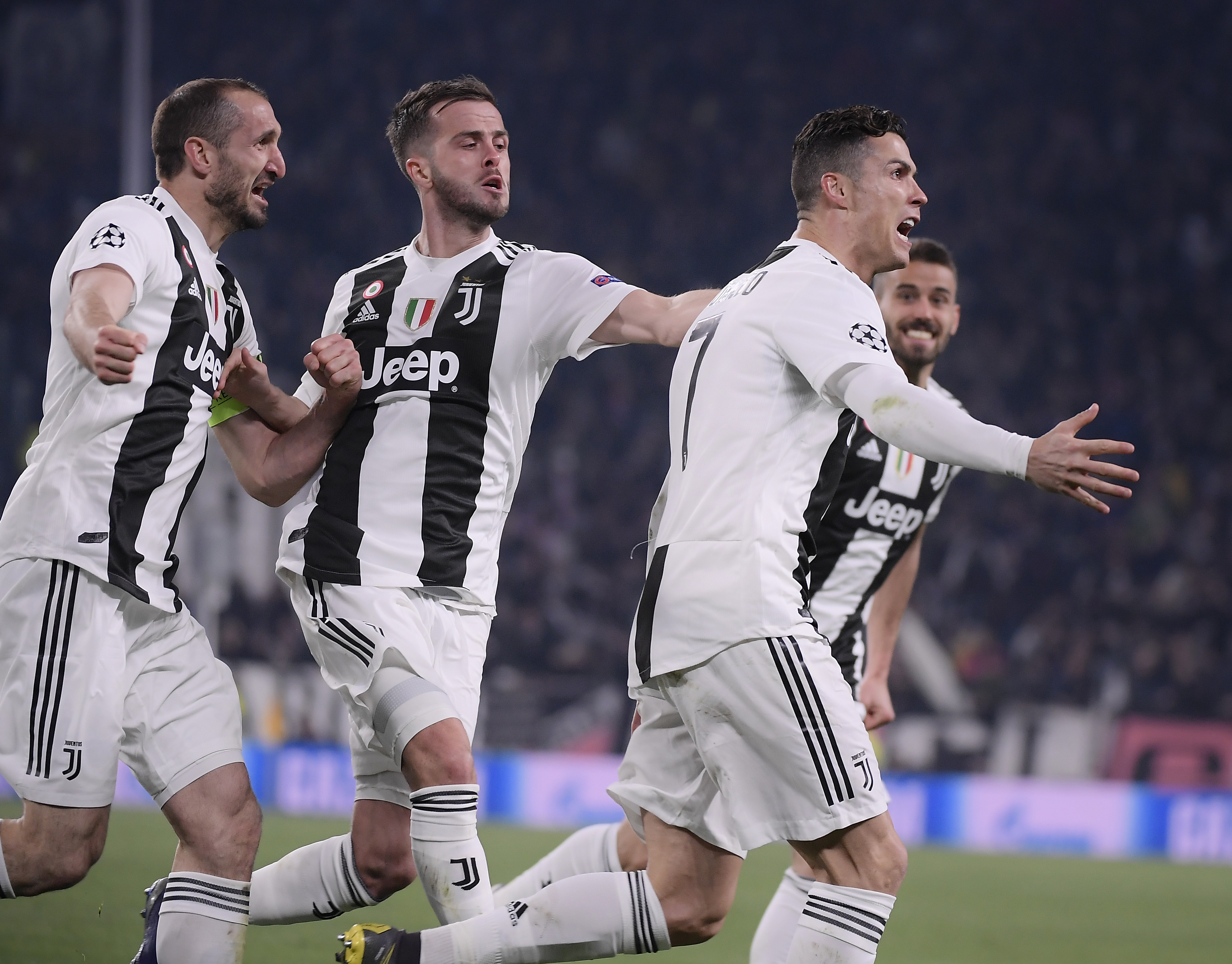 送圣诞礼物？凯夫伦：伊尔迪兹想要什么就给什么，我买单（凯夫伦：圣诞礼物任伊尔迪兹挑，费用我来承担）